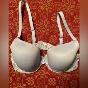 Victoria Secret Full Coverage lightly lined satin bra